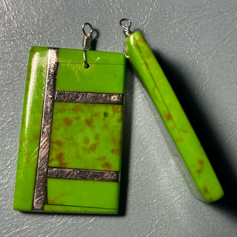 Vintage Southwestern Navajo Lime Green Gaspeite Inlay Rectangular Slab Earrings - Picture 4 of 16